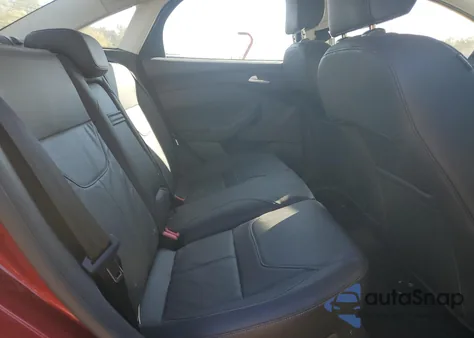 2015 Ford Focus Se z USA, uszkodzony, nr VIN 1FADP3F29FL268419